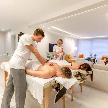 Lux Hedonistic Life Aparthotel Újvidék Kültér fotó