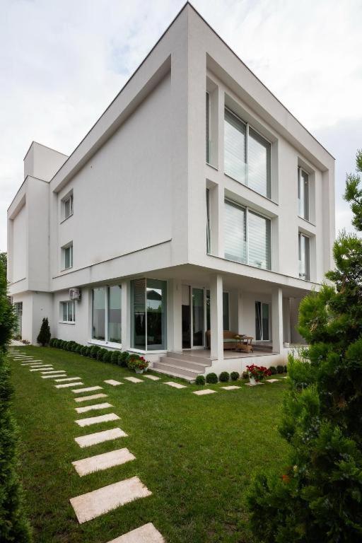 Lux Hedonistic Life Aparthotel Újvidék Kültér fotó